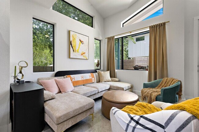408 W Odell St in Austin, TX - Building Photo - Building Photo