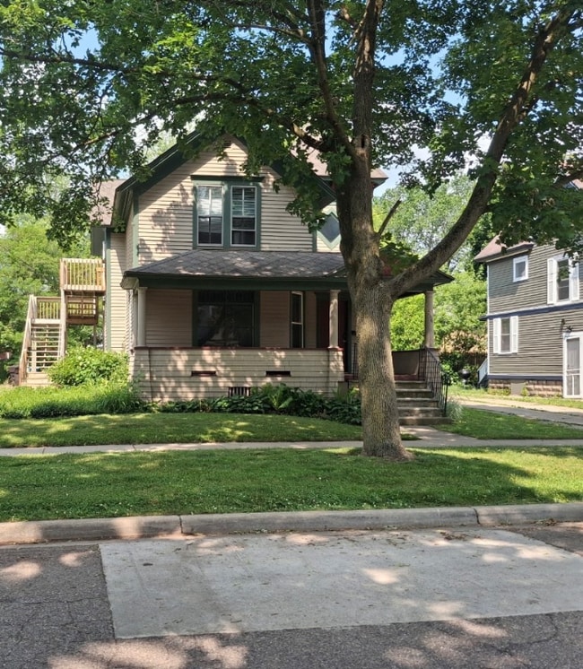 property at 516 Oak St