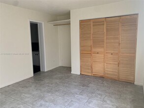 218 SE 10th St in Hallandale Beach, FL - Building Photo - Building Photo