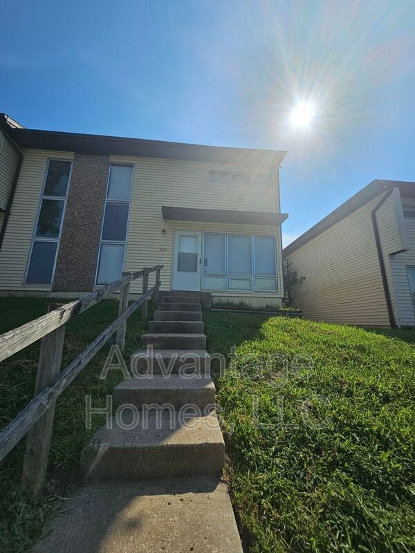 property at 827 N 70th Terrace