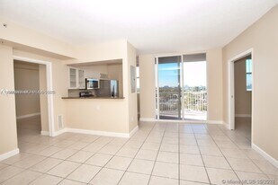 1 Glen Royal Pkwy in Miami, FL - Building Photo