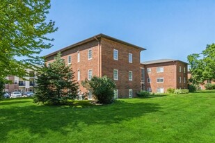 300 Grandview Ct in Iowa City, IA - Building Photo