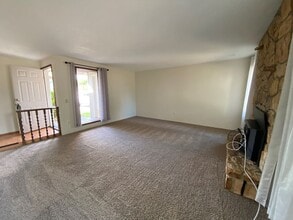 3314 W Normandy Ave in Roseburg, OR - Building Photo - Building Photo