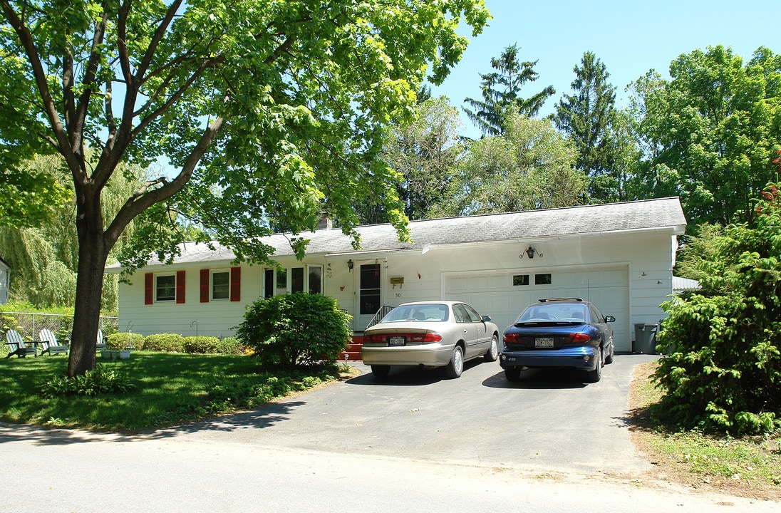 50 Madison St in Saratoga Springs, NY - Foto de edificio