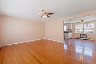 2650 W Touhy Ave in Chicago, IL - Building Photo - Building Photo