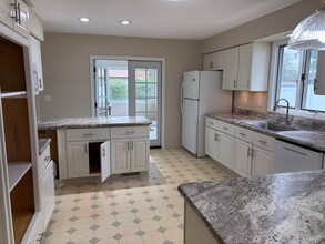 1423 Rose Hill Ave in Camanche, IA - Building Photo - Building Photo