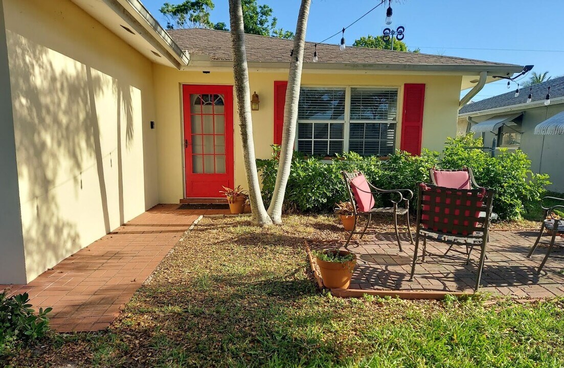 635-108 108th Ave N in Naples, FL - Building Photo