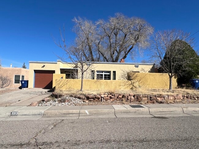 property at 732 Loma Vista Dr NE