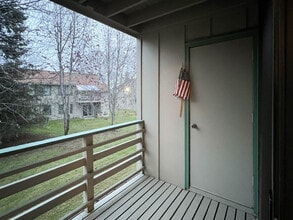 3051 Lois Dr in Anchorage, AK - Building Photo - Building Photo