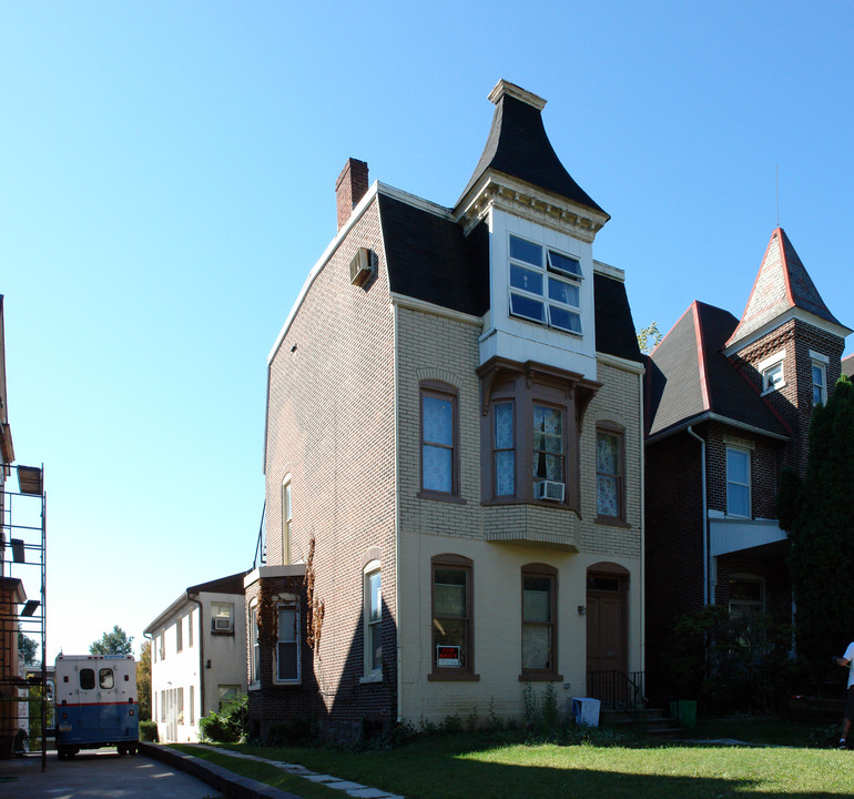 1128 W Walnut St in Allentown, PA - Building Photo