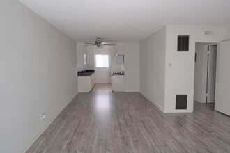 6512 Woodman Ave in Los Angeles, CA - Building Photo - Building Photo