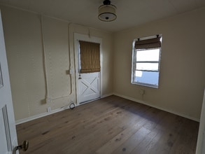 341 Alcatraz Ave in Oakland, CA - Foto de edificio - Building Photo