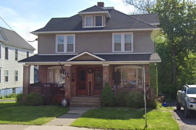 482 Pawling Ave, Unit 482