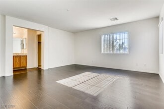 2915 Paradise Hill Ct in North Las Vegas, NV - Building Photo - Building Photo