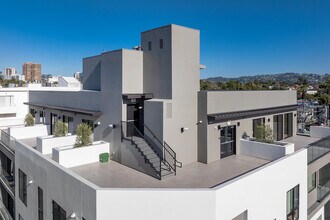 10431 Santa Monica — Modern Luxury Living in Century City in Los Angeles, CA - Foto de edificio - Building Photo