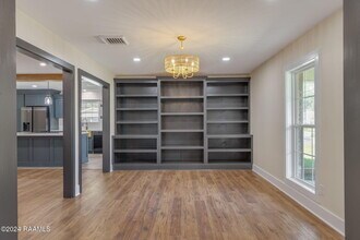 300 Robert Lee Cir in Lafayette, LA - Building Photo - Building Photo