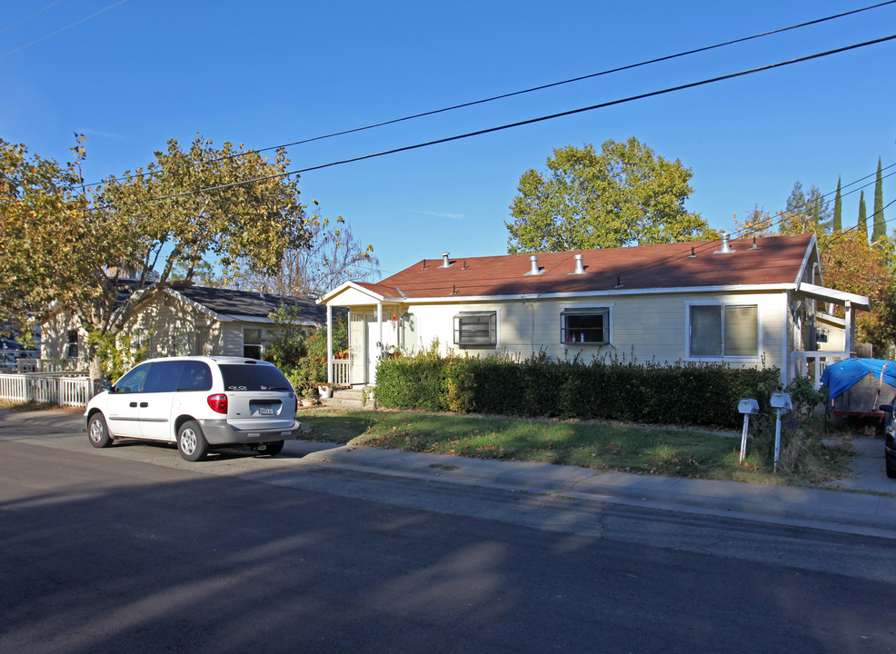 123-125 East St in Roseville, CA - Building Photo