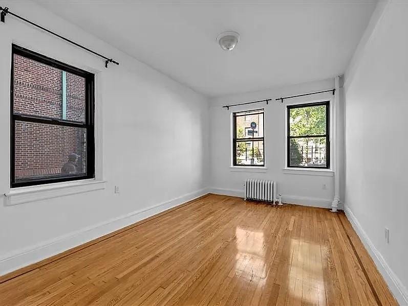 402 Bay Ridge Pkwy in Brooklyn, NY - Building Photo