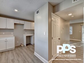 390 W Lake Ave NW in Atlanta, GA - Building Photo - Building Photo