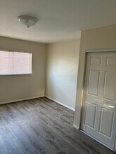 9412 1/2 Flower St in Bellflower, CA - Building Photo - Building Photo