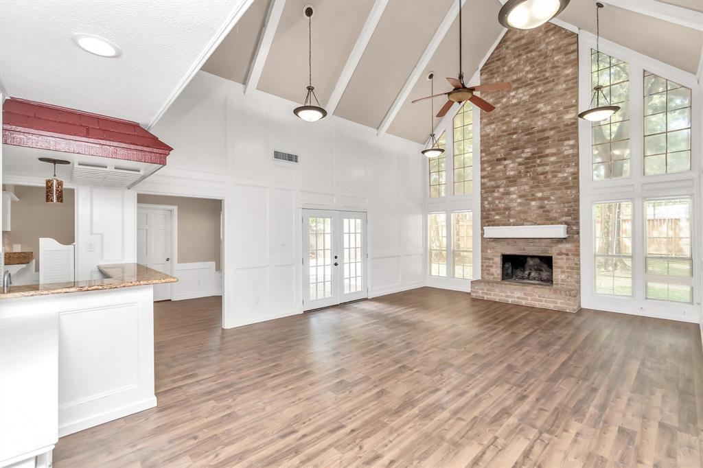 14923 Benfer Rd in Houston, TX - Building Photo