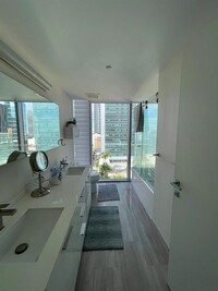 1300 Brickell Bay Dr, Unit 1802 in Miami, FL - Building Photo - Building Photo