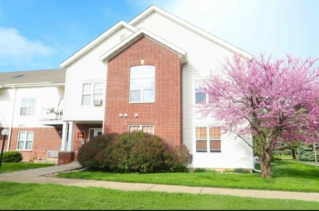 33A Grand Canyon Dr, Unit Canyon Pointe condos in Baraboo, WI - Building Photo - Building Photo