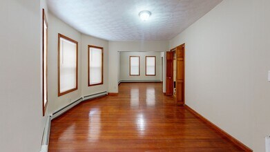 64 Paris St in Medford, MA - Building Photo - Building Photo