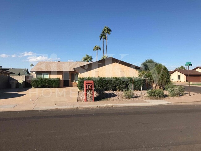 property at 5520 W Golden Ln