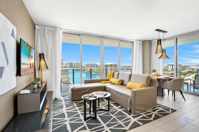 4010 S Ocean Dr in Hollywood, FL - Building Photo - Building Photo