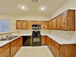 6275 Dartington Hall St in Henderson, NV - Building Photo - Building Photo