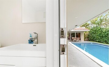 2409 NE 22nd Terrace in Fort Lauderdale, FL - Building Photo - Building Photo