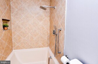 3319 Huntley Sq Dr in Temple Hills, MD - Building Photo - Building Photo