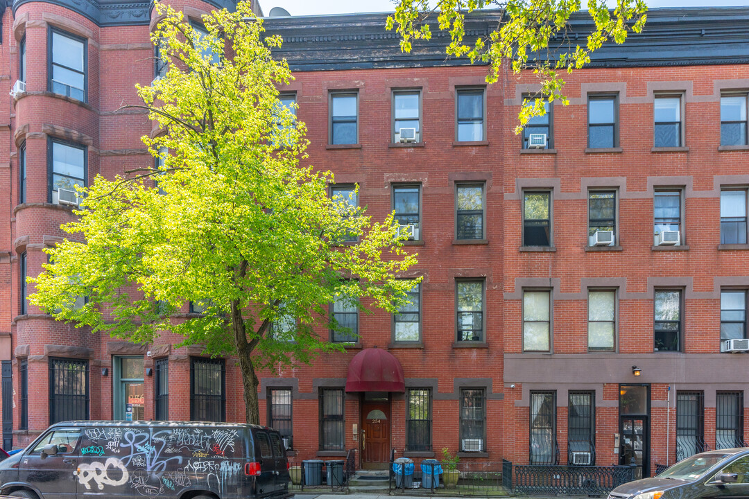 254 Wyckoff Street in Brooklyn, NY - Foto de edificio