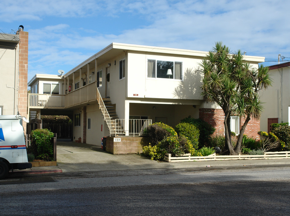 113 Clarendon Rd in Pacifica, CA - Building Photo