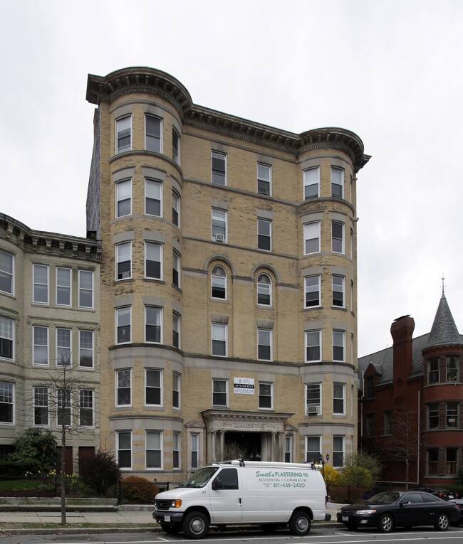 Majestic in Brookline, MA - Foto de edificio - Building Photo