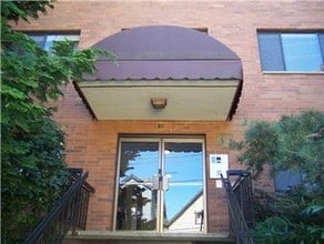 911 N 73rd St, Unit 202 in Seattle, WA - Building Photo - Building Photo