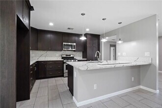 20247 Kinzie St in Los Angeles, CA - Building Photo - Building Photo