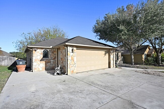 2223 Sun Chase Blvd in New Braunfels, TX - Building Photo - Building Photo