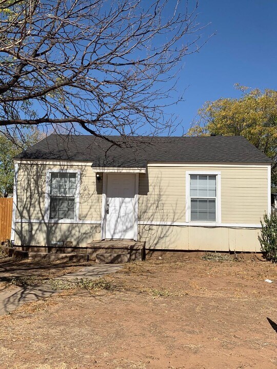 2706 2nd St in Lubbock, TX - Building Photo