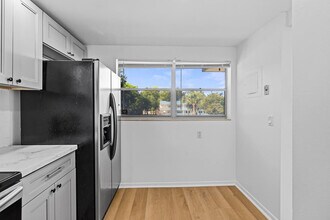 6075 N Sabal Palm Blvd in Tamarac, FL - Building Photo - Building Photo