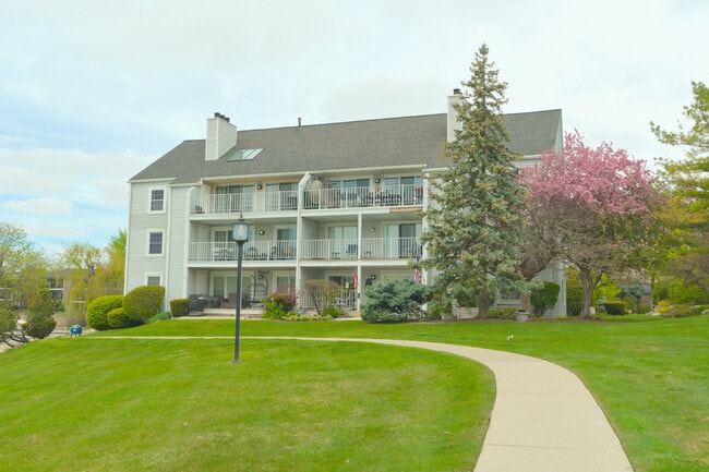3553 Port Cove Dr, Unit 43 in Waterford, MI - Building Photo - Building Photo