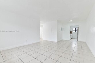 6921 Rue Vendome in Miami Beach, FL - Building Photo - Building Photo