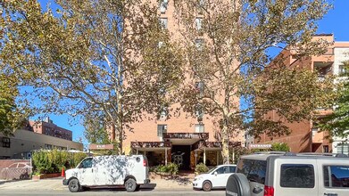 Wisteria Plaza in Flushing, NY - Building Photo - Building Photo