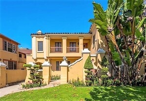 223 S Gale Dr in Beverly Hills, CA - Building Photo