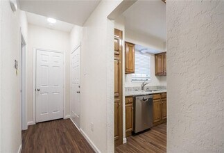 2000 Huntington Dr, Unit 151 in Plano, TX - Building Photo - Building Photo