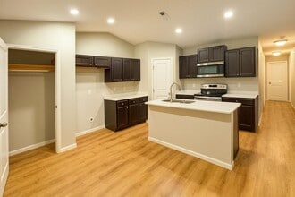 6912 N Hydraulic Ave in Park City, KS - Building Photo - Building Photo