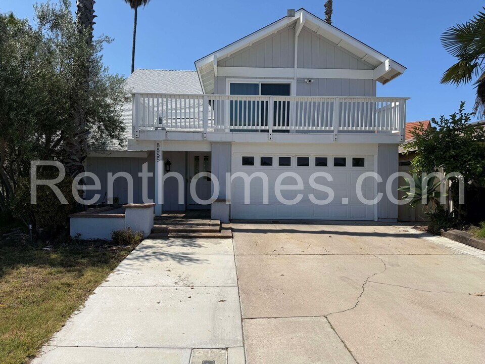 8855 Centaurus Way in San Diego, CA - Building Photo
