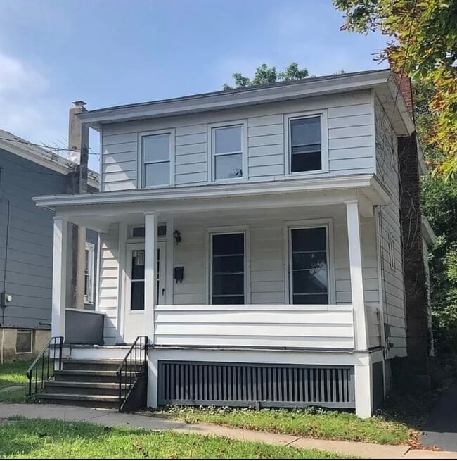 64 Ontario St in Oswego, NY - Foto de edificio - Building Photo