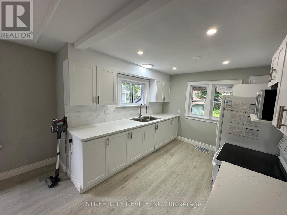 437 Charlotte St in London, ON - Building Photo